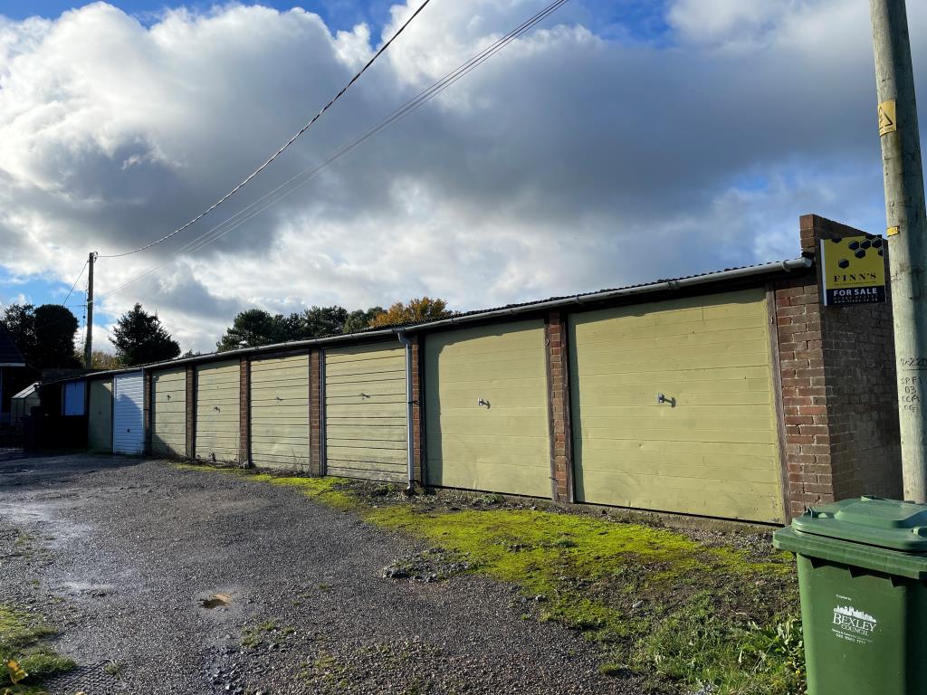 Lot: 148 - EIGHT LOCK-UP GARAGES - Block of garages